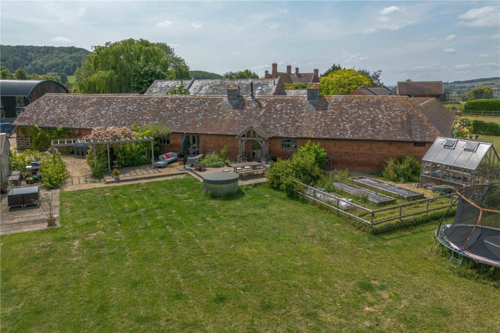 Bank Farm Barns, Dumbleton, Worcestershire, WR11 photo 2
