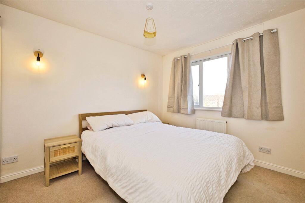 Wisteria Close, Yeovil, Somerset, BA22 – další