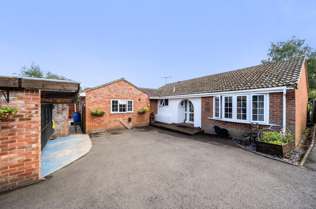 Main image of property: Ennerdale Grove, Farnham, Surrey, GU9