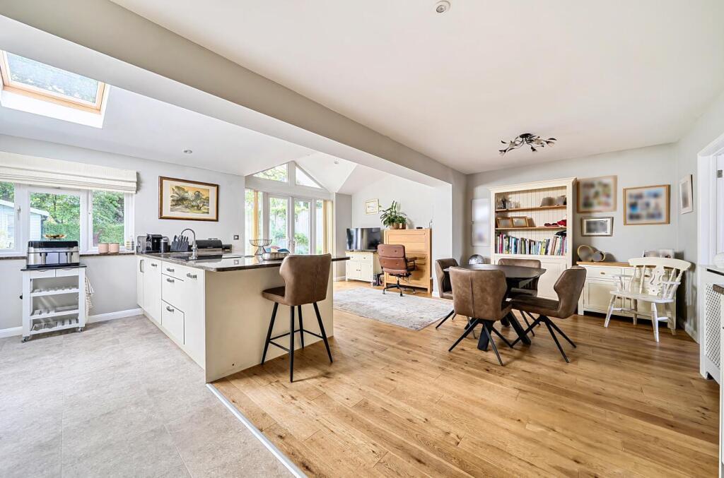 House in Eastleigh, Scantabout, Chandler's Ford - View 2
