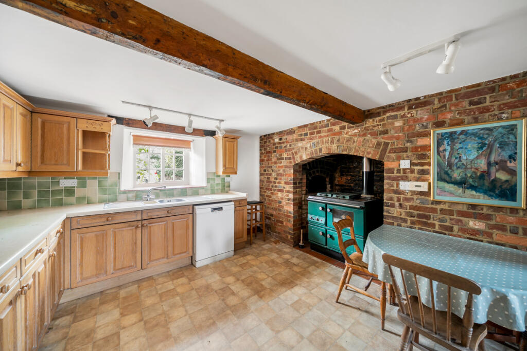 House in Wareham, Coombe Keynes - More