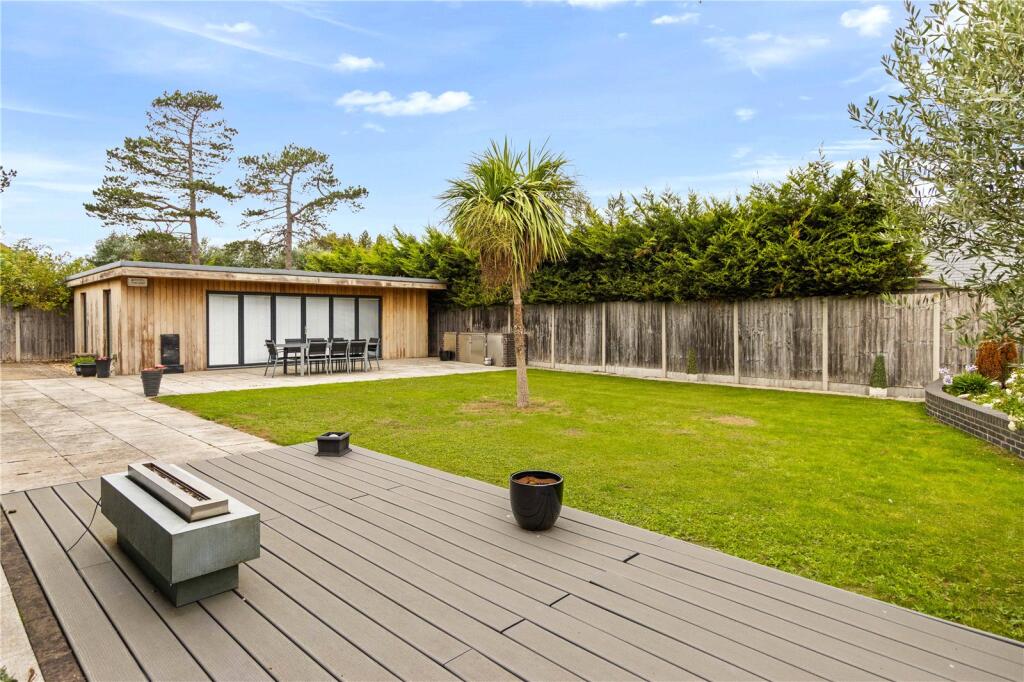 House in Grimsby, Humberston - View 4