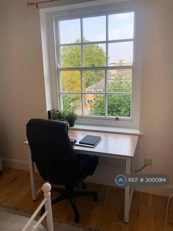Apartment in London - More