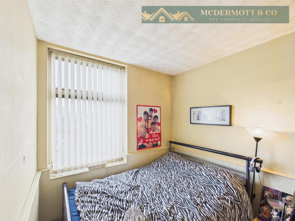 House in Oldham, Greater Manchester - More