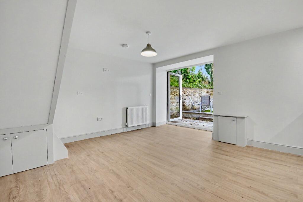 House in Paisley, Inverclyde - More