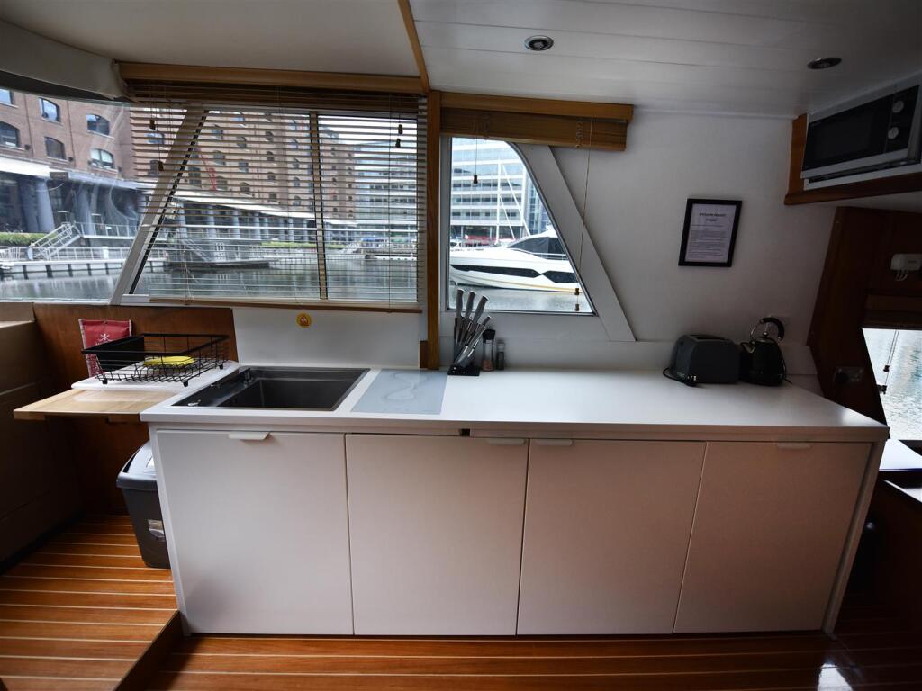 House in London, East Smithfield, Wapping - View 5