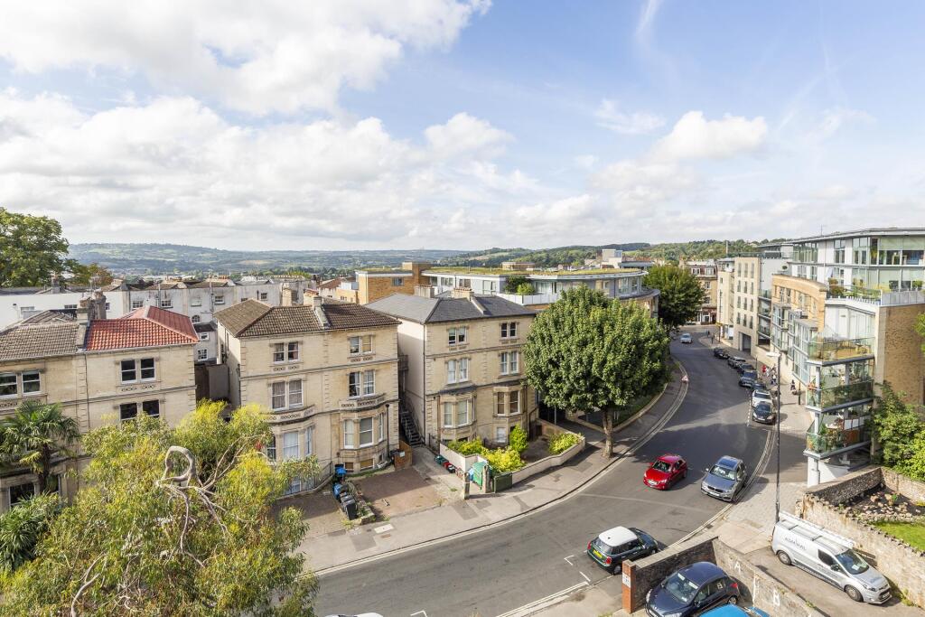 Apartment in Bristol - View 5