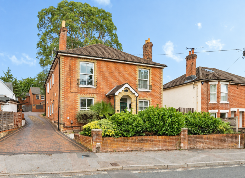 Main image of property: Victoria Road, Netley Abbey, Southampton, SO31 5DS