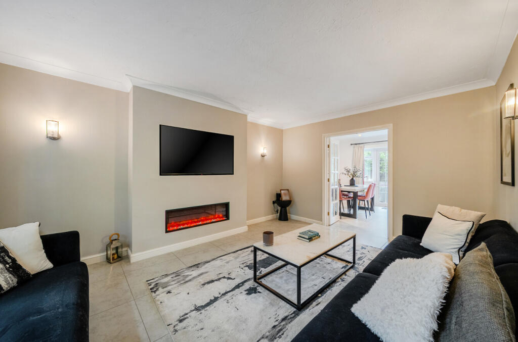 House in Woking, Maybury, Westfield - More