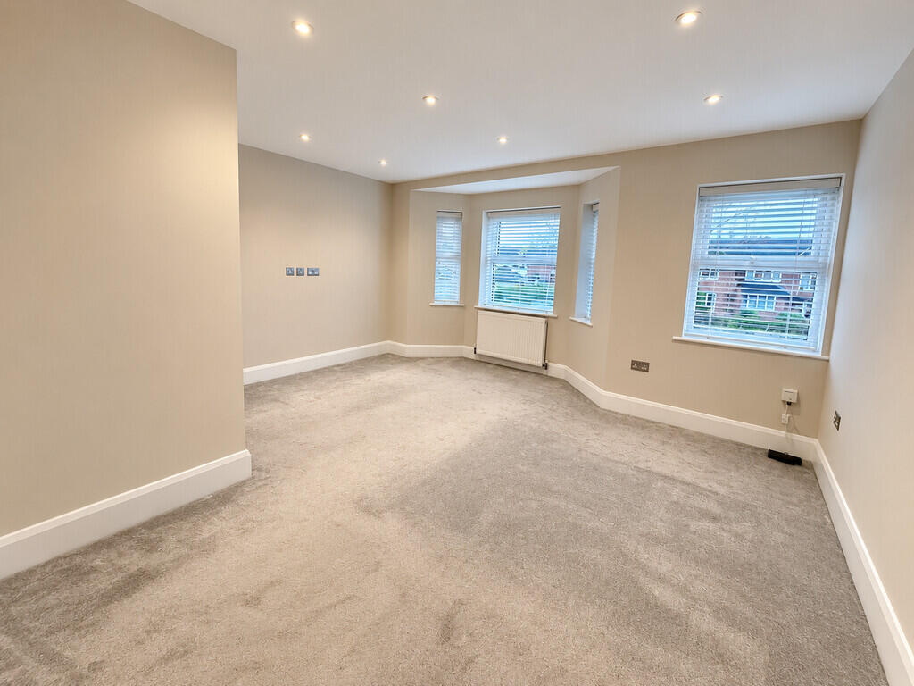 House in Stockport, Kitt's Moss, Bramhall - More