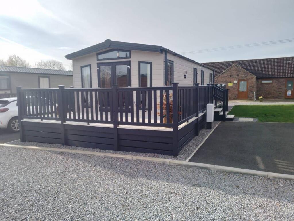 2-bed caravan on Yafforth Road, Northallerton, DL7 0LQ, £69,999