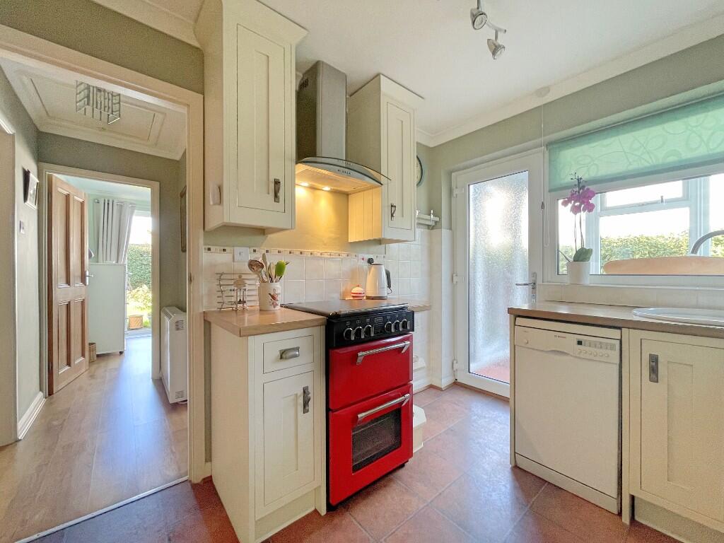 Vine Road, TIPTREE photo 3