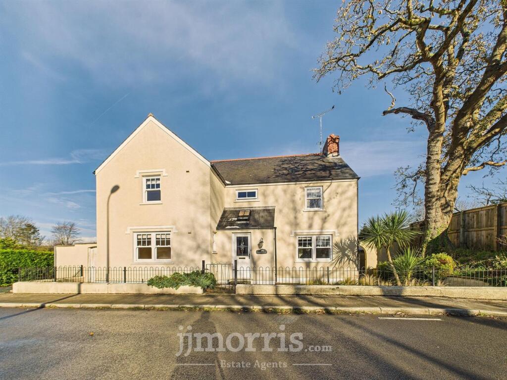 4-bed terraced on East Street, Newport, SA42, £695,000