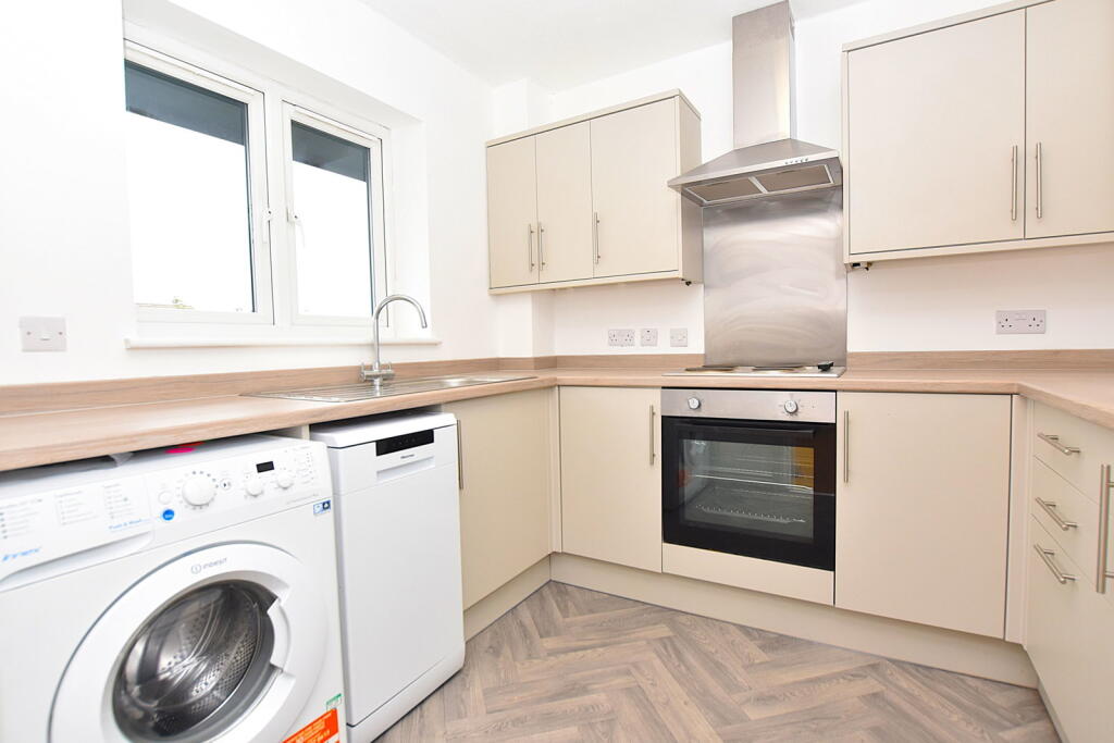 Apartment in Wirral, Liverpool City Region - View 5