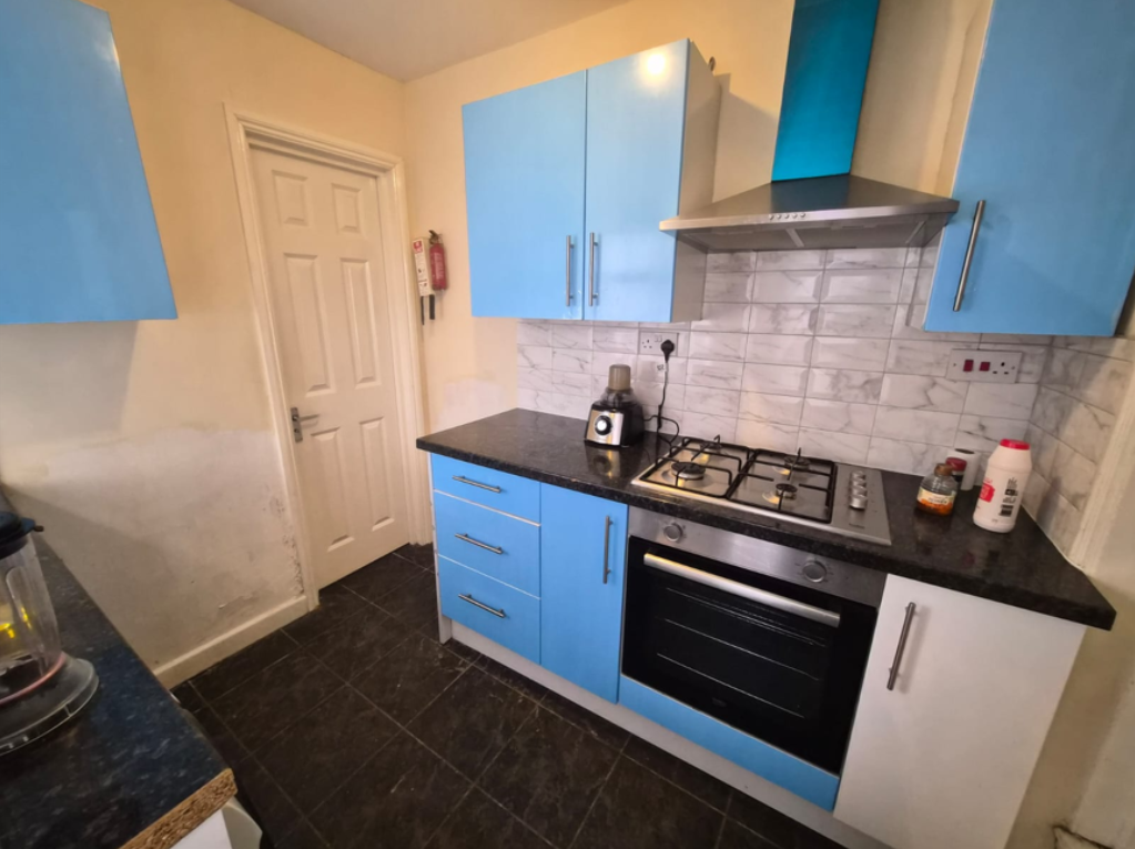House in Luton - View 4