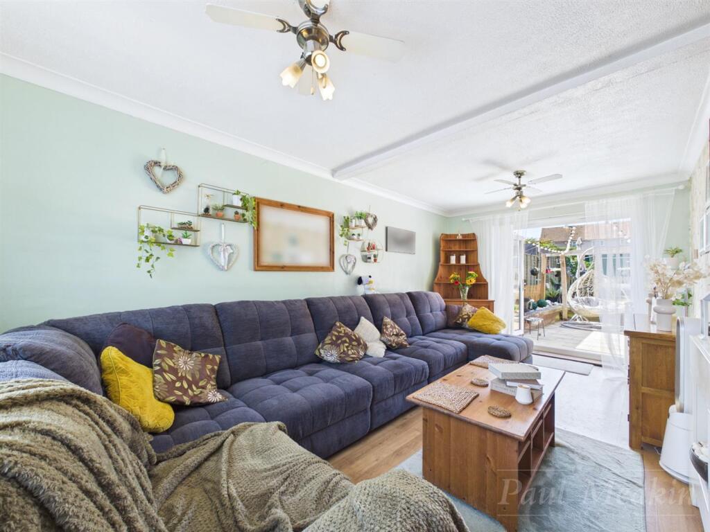 House in Croydon - View 5