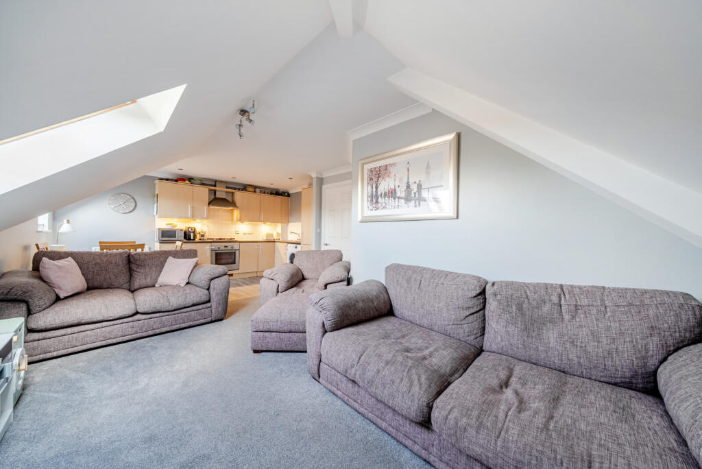 Apartment in Kingston upon Thames - View 4