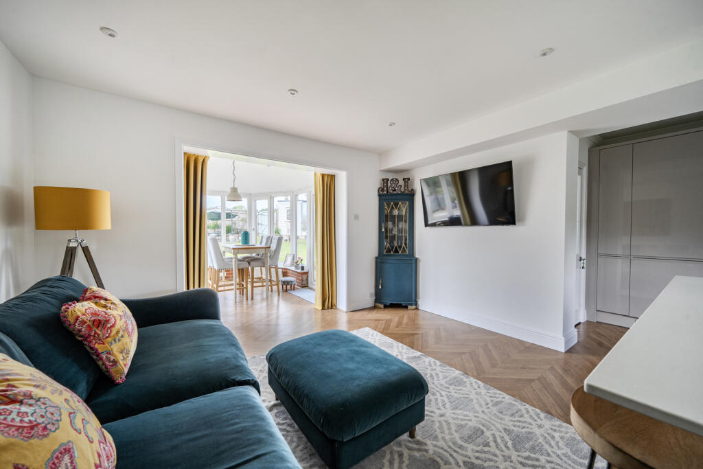Turners Mead, Chiddingfold, Godalming, GU8 - More