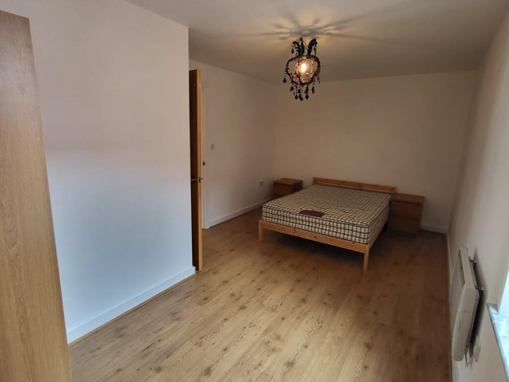 Apartment in Salford, Greater Manchester - View 6