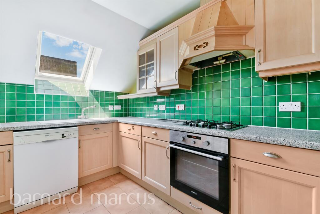 Apartment in Croydon, Broad Green - View 2