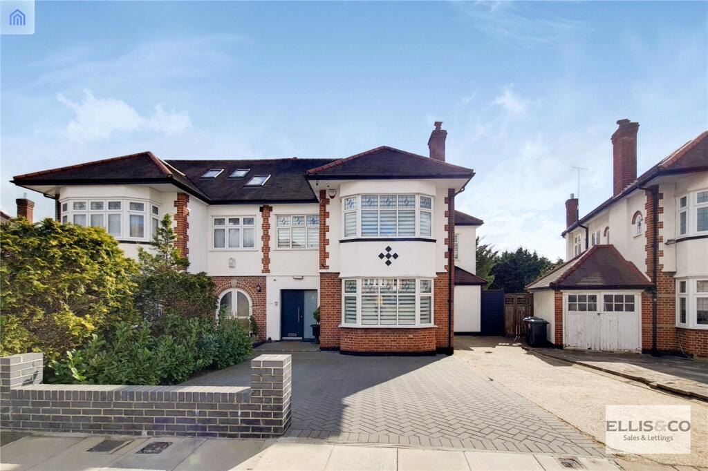 Main image of property: Lakenheath, London, N14