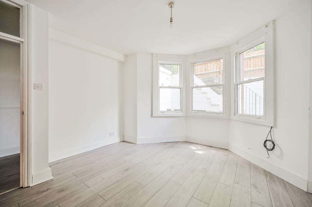 Apartment in London - View 2