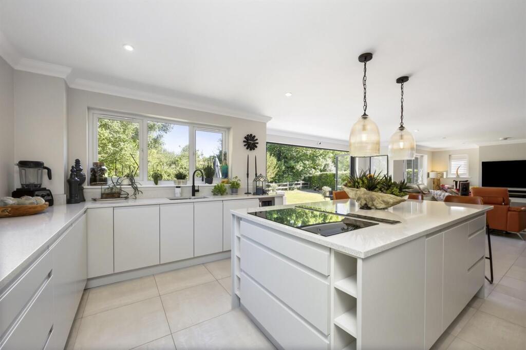 House in Horsham, Thakeham - More