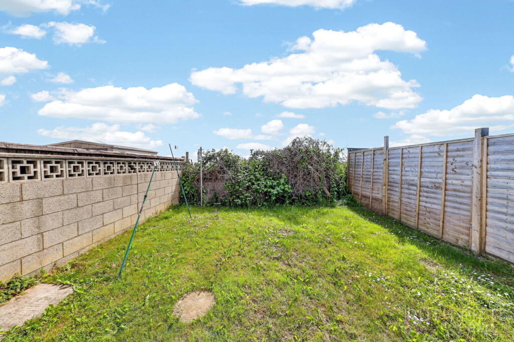 Chequers Close, Pontefract, WF8 photo 4