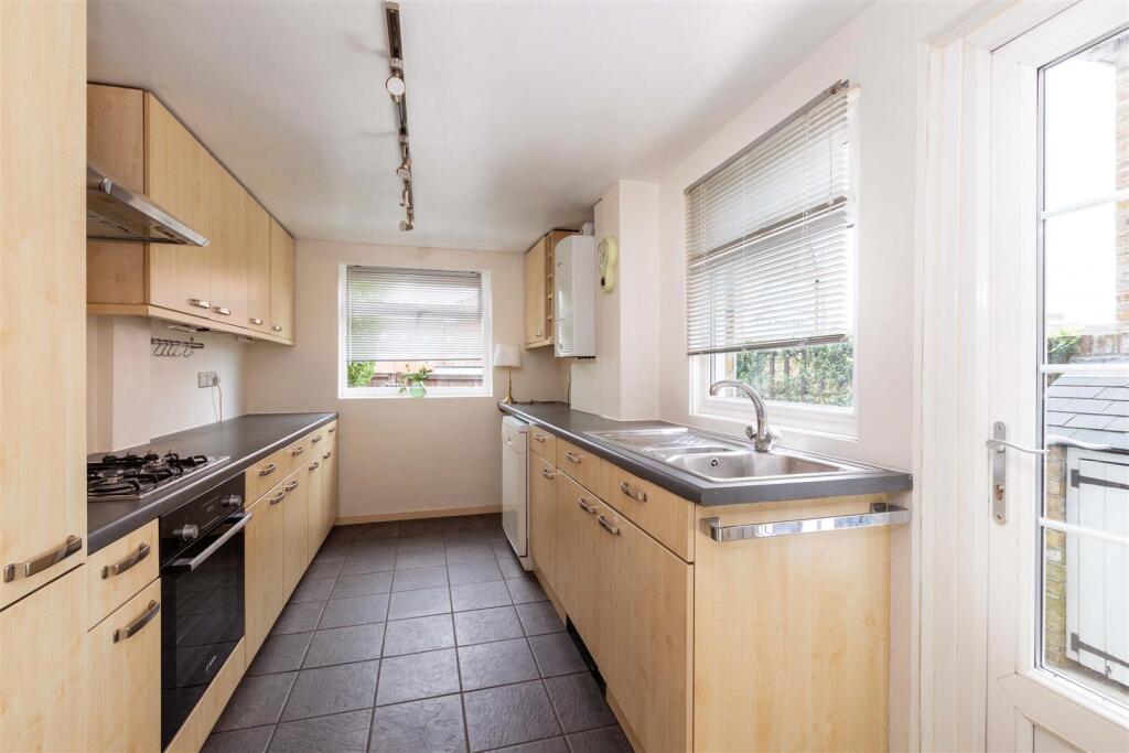 House in Slough - View 5