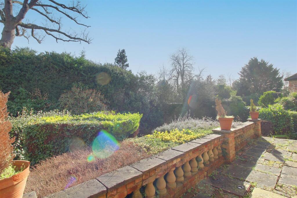 Additional image 30 of Great North Road, Brookmans Park,