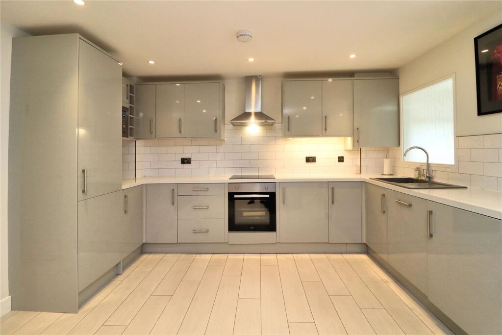 House in Woking, Surrey - View 3