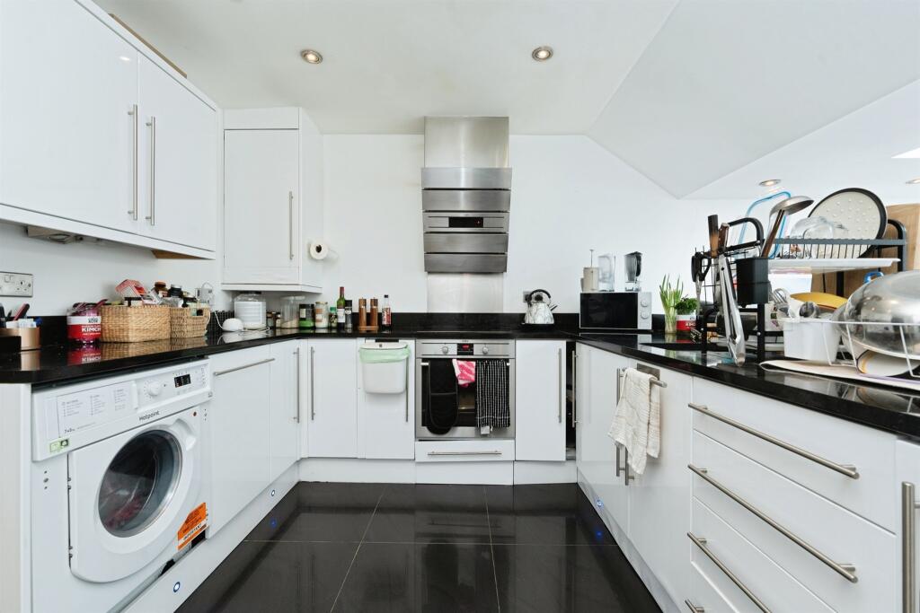 Apartment in Watford - View 4
