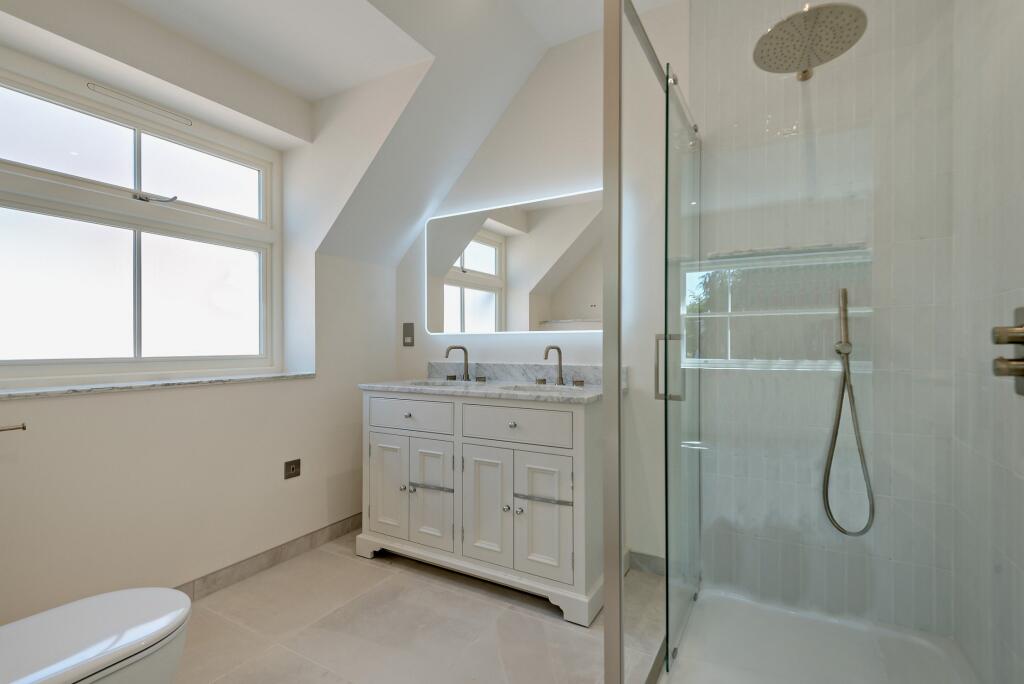 House in Winkfield - View 5