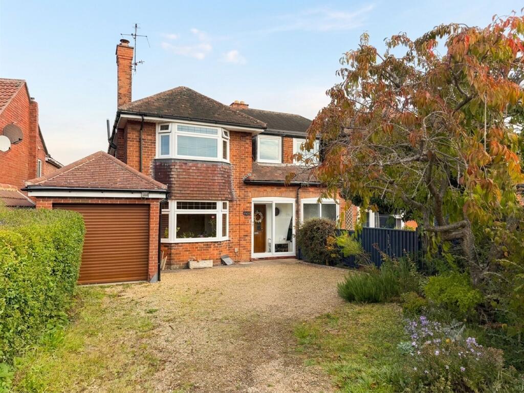 4-bed semi-detached on Harrowby Lane, Grantham, NG31, £325,000