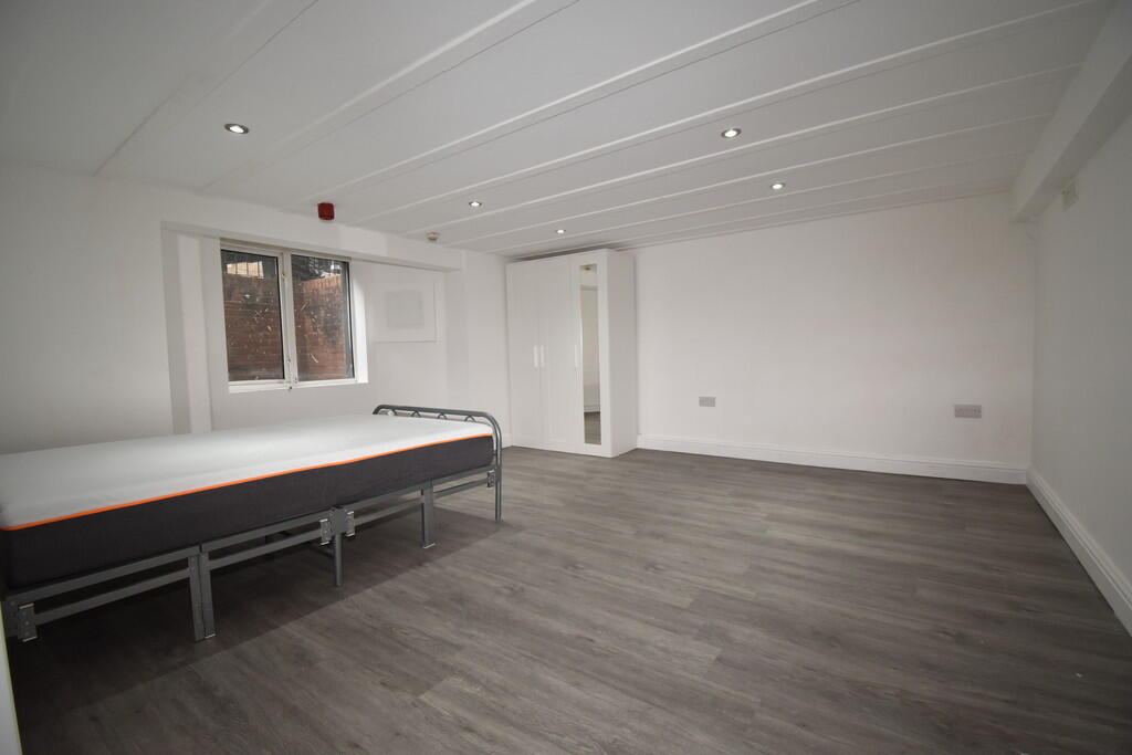 Main image of property: Flat 4 Holyhead Road, Coventry, CV1 3AA