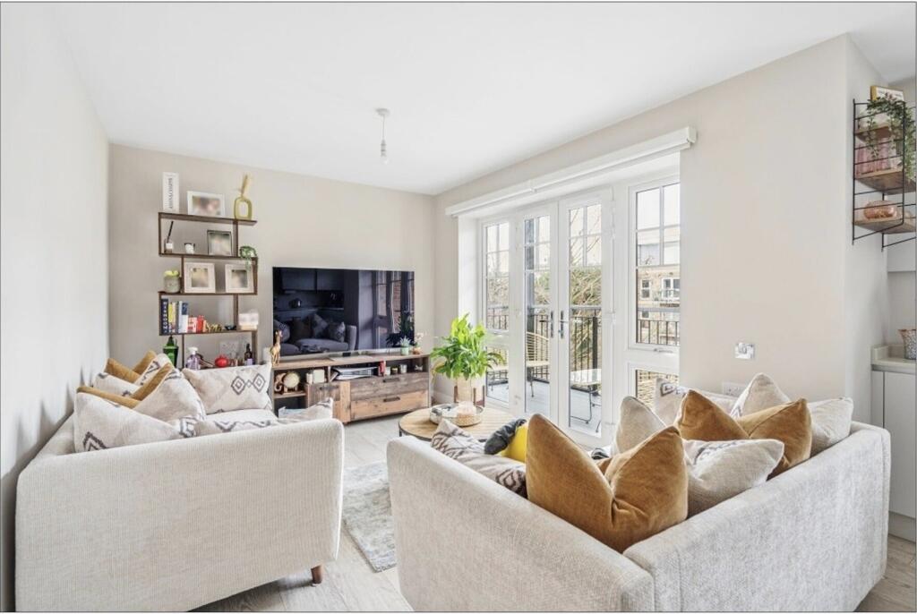 Apartment in Harrow - View 3