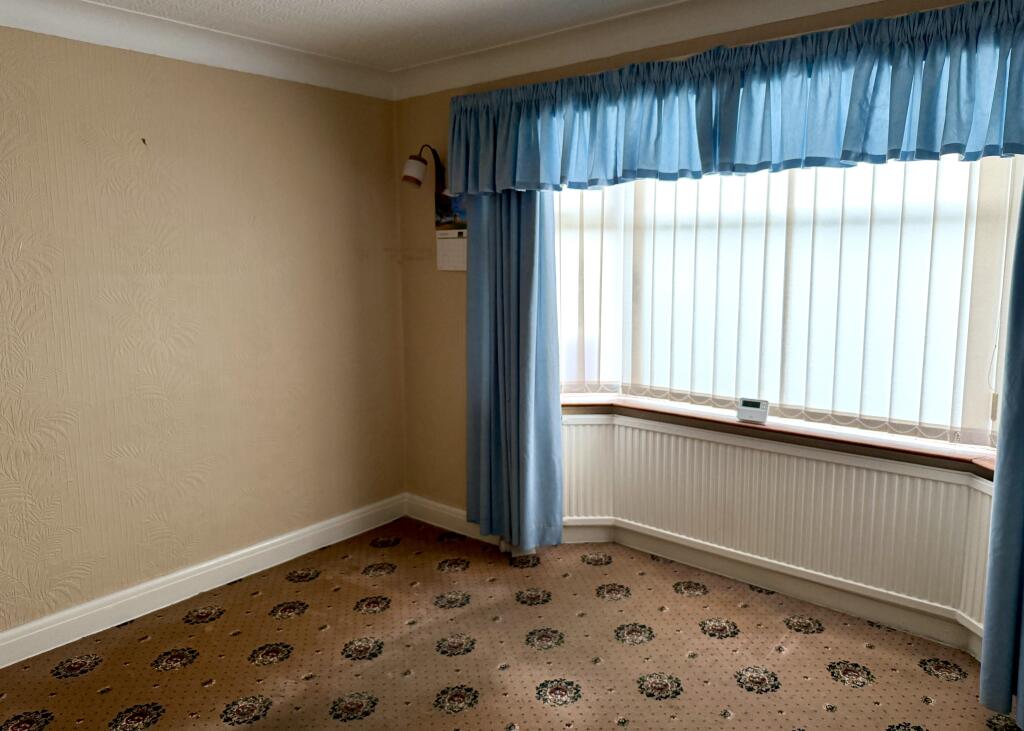 3 Kew Gardens, Manchester. M40 9QF photo 2