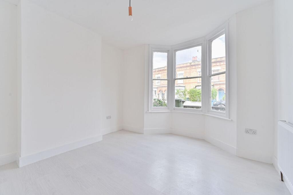 House in London - View 3