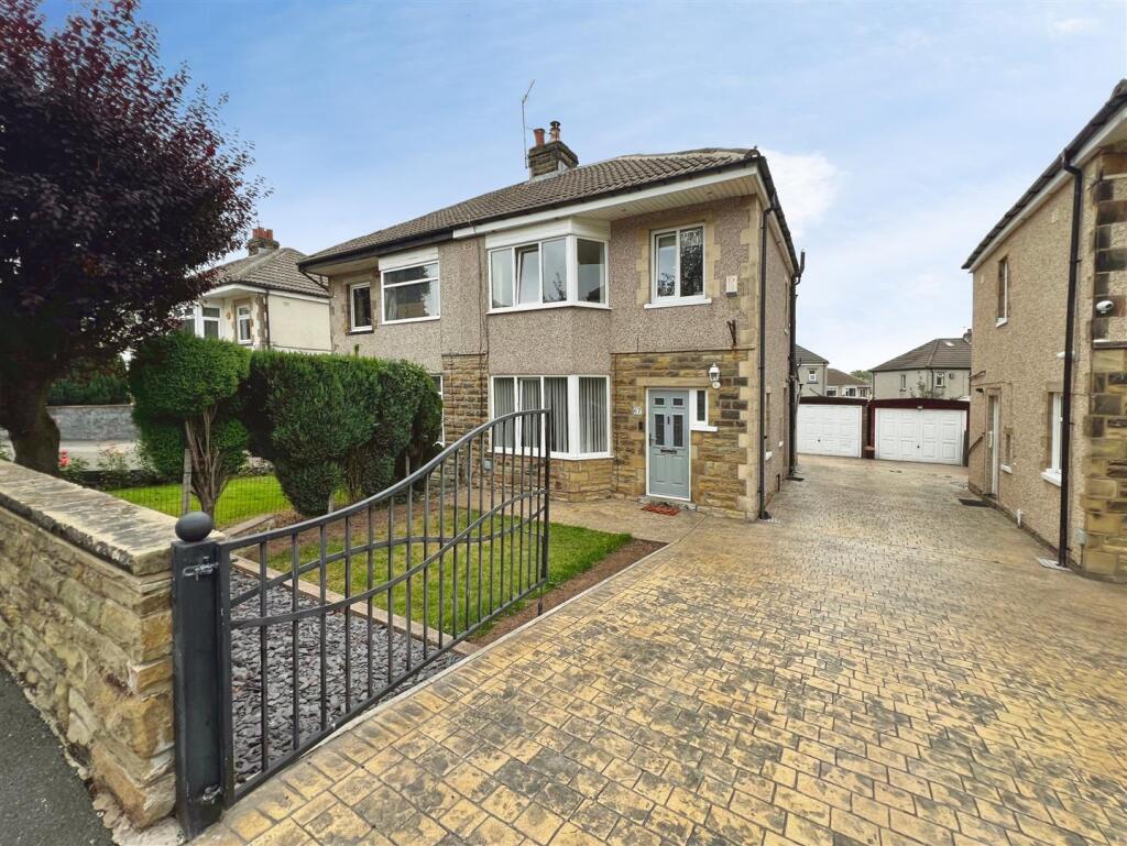 Leeds Road, Eccleshill, BD2 3BA