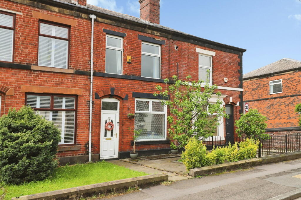 Main image of property: Tottington Road, Bury, BL8 1RX