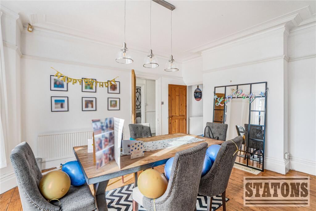 House in London, Barnet Vale, New Barnet - More