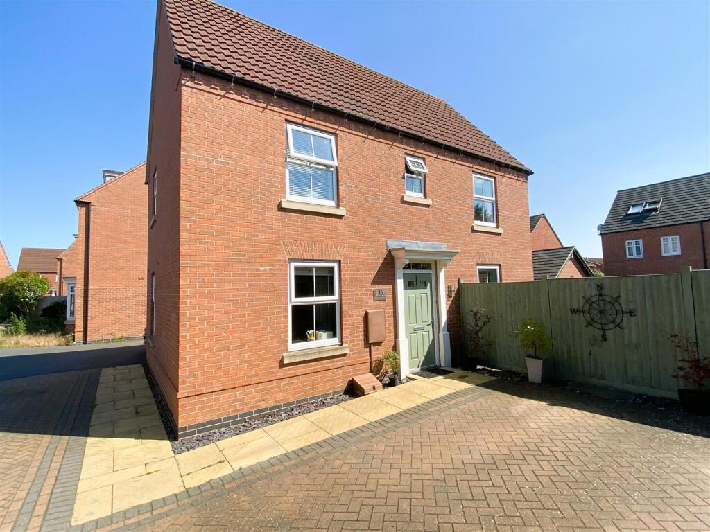 3-bed detached on Loddington Close, Syston, £343,000