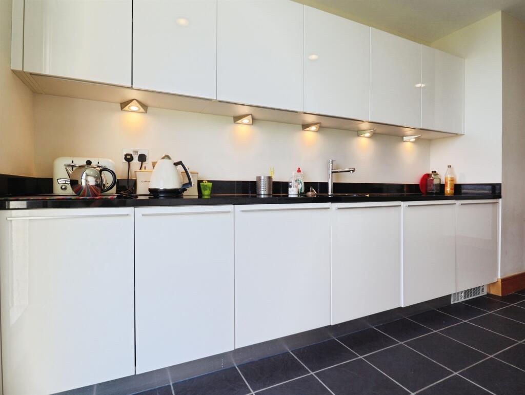 Apartment in Cardiff, Sully and Lavernock - More