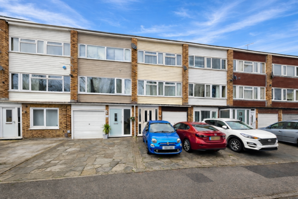 Main image of property: Wykeham Road, Sittingbourne, ME10 3NW