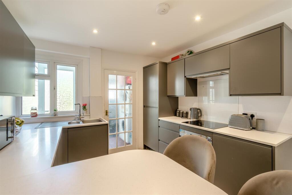 House in Tonbridge and Malling, Ditton - View 2