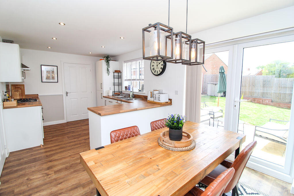 Saxon Gold Drive, Stewartby, MK43 photo 2