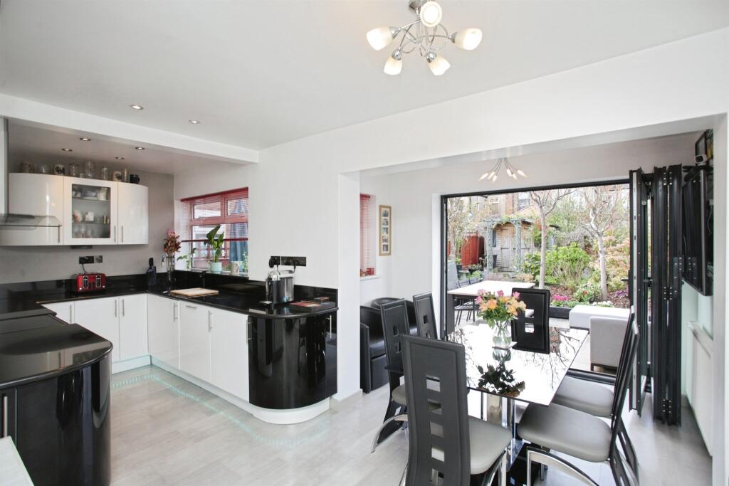House in Rugby, Warwickshire - View 5