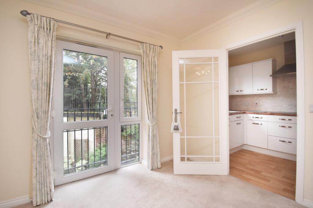Churchfield Road, Walton-on-Thames, KT12 photo 2
