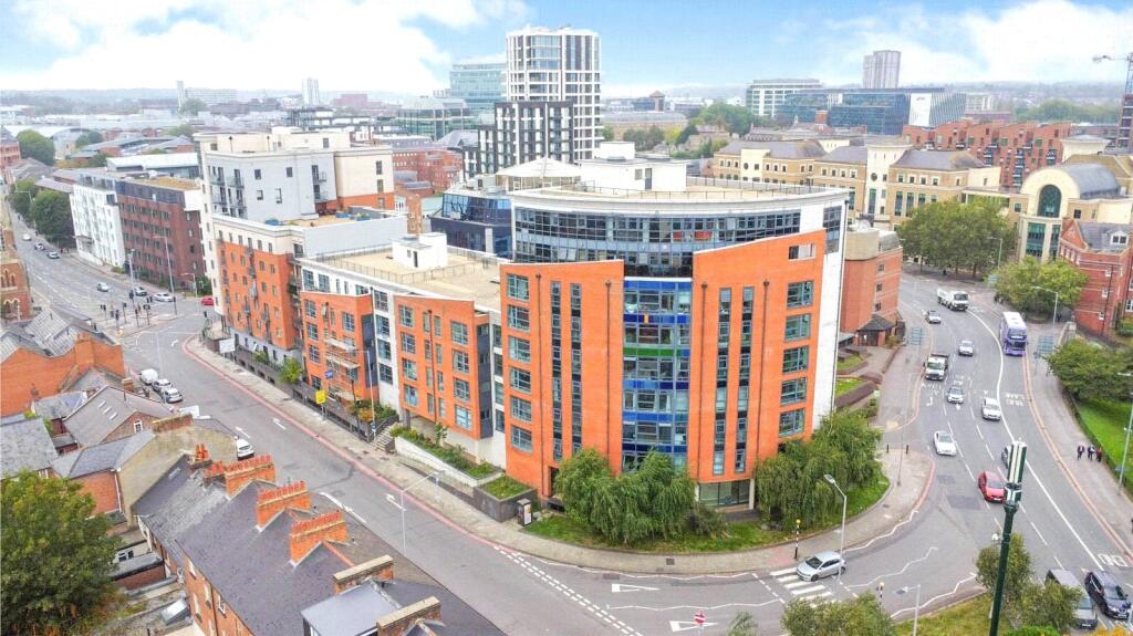 2-bed flat on Kennet Street, Reading, Berkshire, RG1, £300,000