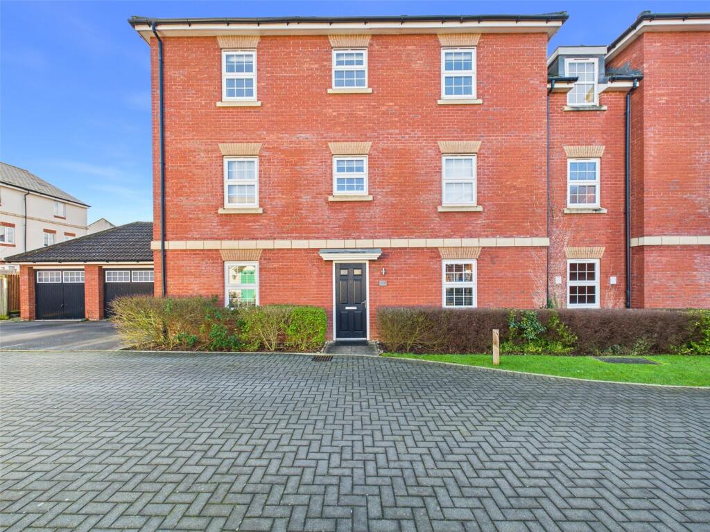 2-bed flat on Mulberry Road, Brockworth, Gloucester, Gloucestershire, GL3, £175,000